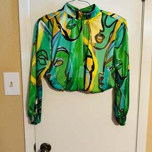 ITOO Italy Abstract Face Art Print Cropped Blouse Women’s Med Green